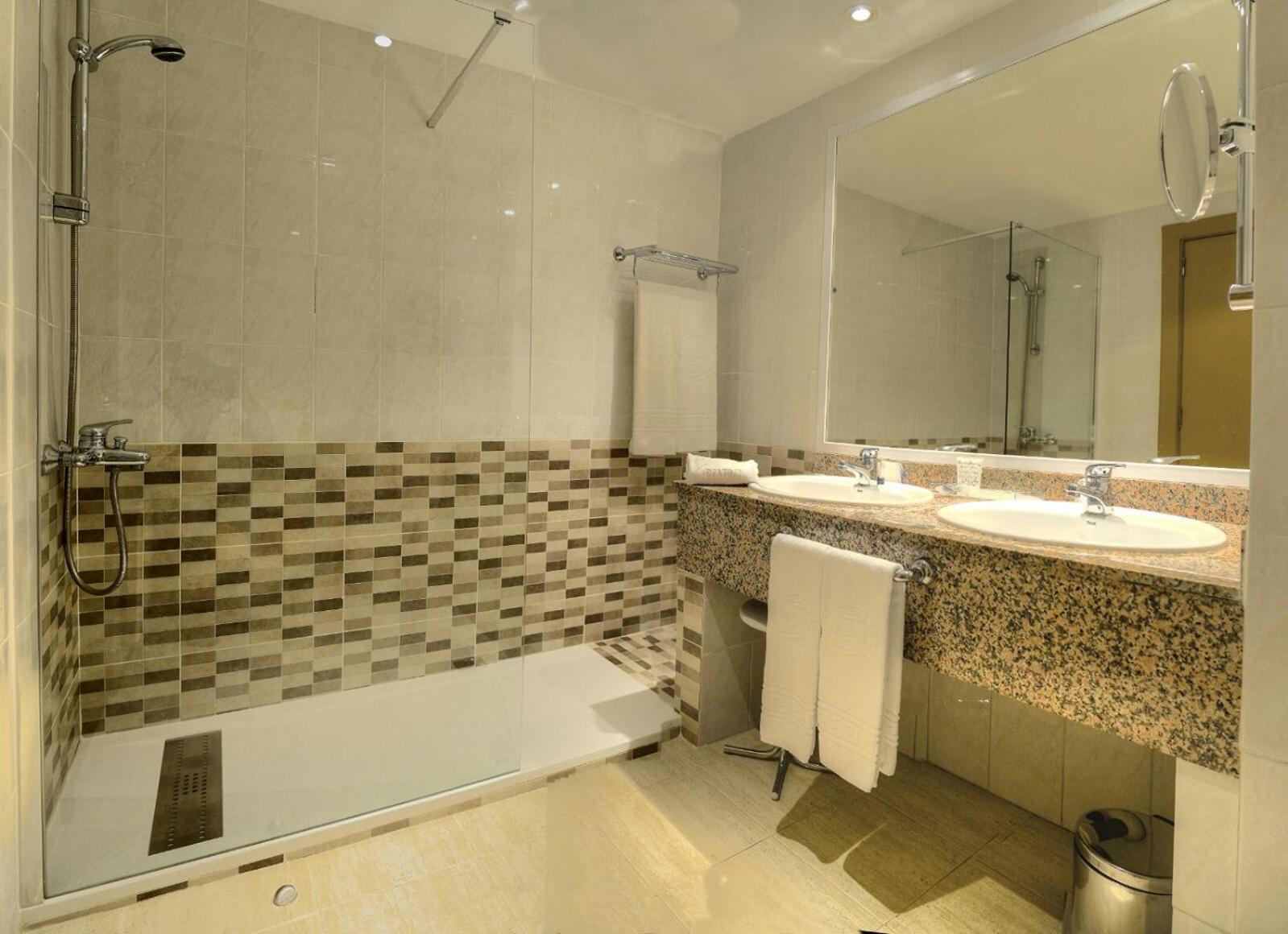 Chambre Double – Vue sur Ville